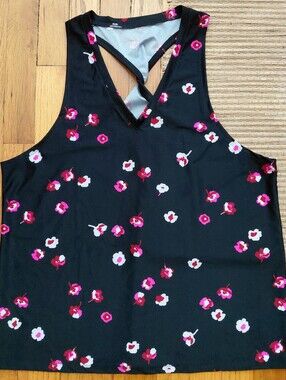 Never Worn-Beyond Yoga Black Floral V-Neck Cross-Back Straps Tank